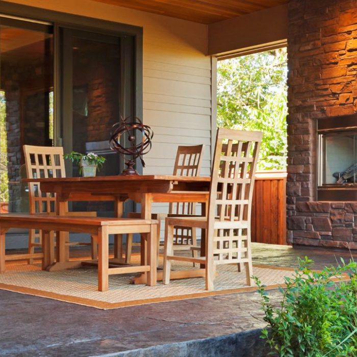 Outdoor fireplace